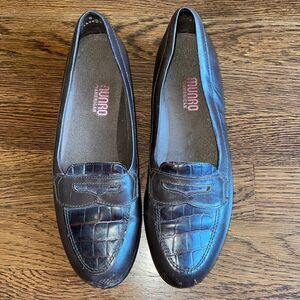 Munro dark brown penny loafers‎